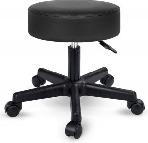 tabouret noir à roulettes et réglable en hauteur