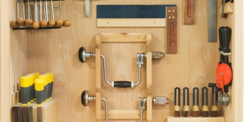 Bien choisir une armoire à outils de jardin