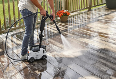 découvrez le nettoyeur haute pression sans fil, la solution parfaite pour nettoyer vos terrasses sans accès à une prise électrique. puissant, pratique et facile à utiliser, il vous offre une liberté totale pour un extérieur impeccable.
