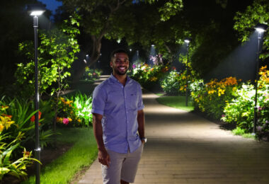 découvrez nos spots solaires puissants pour jardin, offrant une illumination durable toute la nuit grâce à une énergie 100% naturelle et renouvelable.