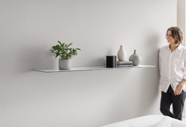 découvrez comment installer une étagère murale invisible avec des conseils sur la fixation et la charge maximale pour un support pratique et esthétique.