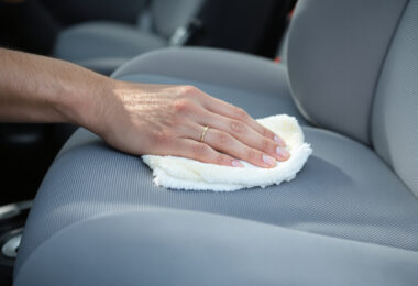 découvrez nos astuces efficaces pour nettoyer les sièges de voiture en tissu et éliminer les taches sans laisser d’auréoles. gardez votre intérieur propre et impeccable facilement !