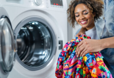 découvrez notre guide complet des pictogrammes et symboles de lavage pour entretenir correctement votre linge et éviter de l'abîmer.