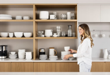 découvrez comment choisir un buffet de cuisine alliant rangement pratique et style pour organiser vaisselle et électroménager avec élégance.