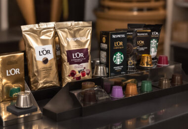 découvrez notre comparaison des meilleures capsules compatibles nespresso, incluant l'or et starbucks, pour savourer un café de qualité chez vous.