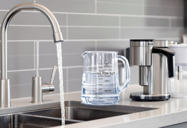 découvrez quelle eau choisir pour préparer un café parfait : eau du robinet, eau filtrée ou eau en bouteille, et comment cela influence le goût de votre boisson.