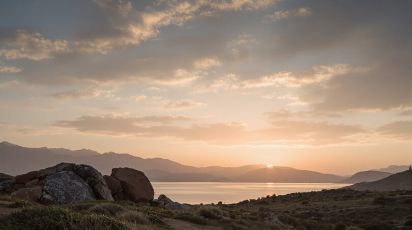 découvrez comment choisir entre une table de jardin extensible en aluminium ou en bois, et obtenez des conseils pratiques pour leur entretien afin de préserver leur beauté et leur durabilité.
